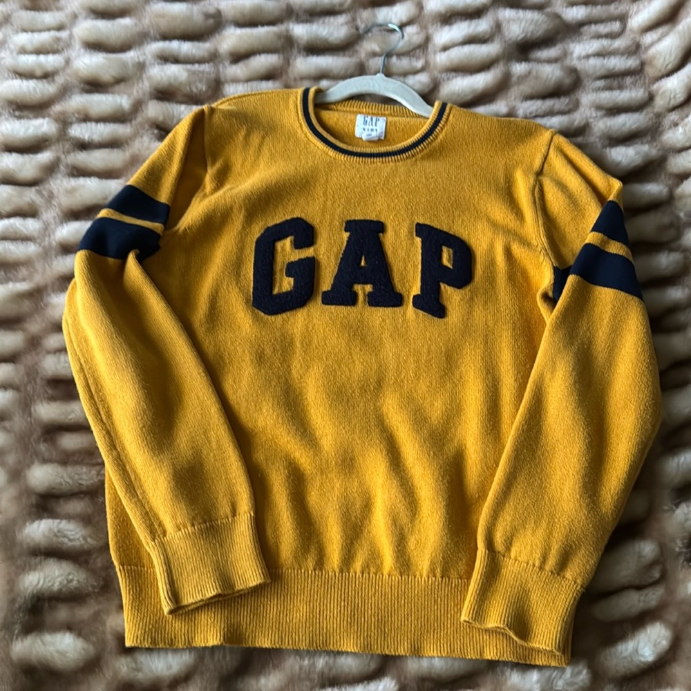 Boys Gap sweater.  Size Large 10